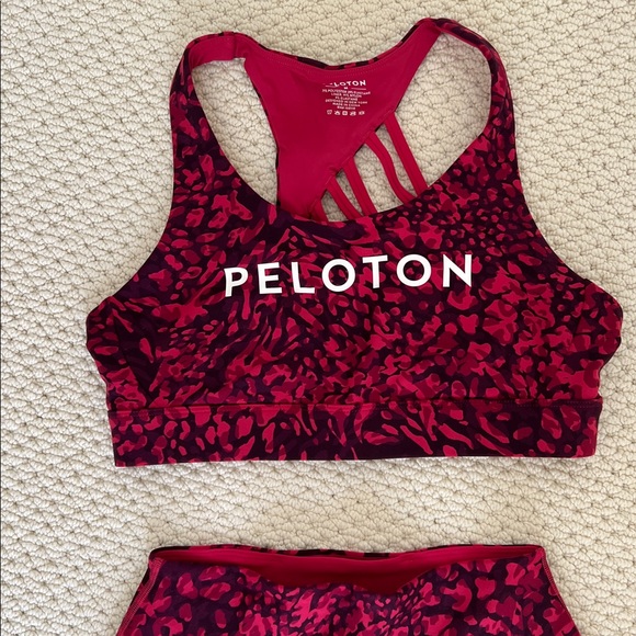 Like new! Peloton bra and leggings set bra is size medium pants are size small - Picture 2 of 9